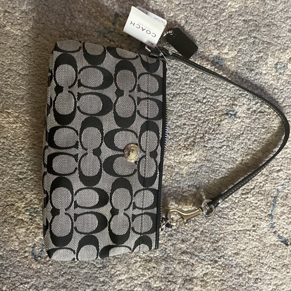 NWT Coach black/gray wristlet. F 42537. - Picture 4 of 4
